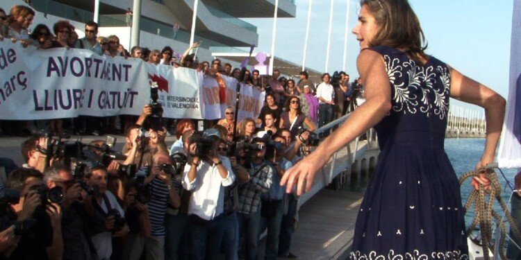 Lo que no se ha dicho de las mujeres sobre las olas “Women on Waves”